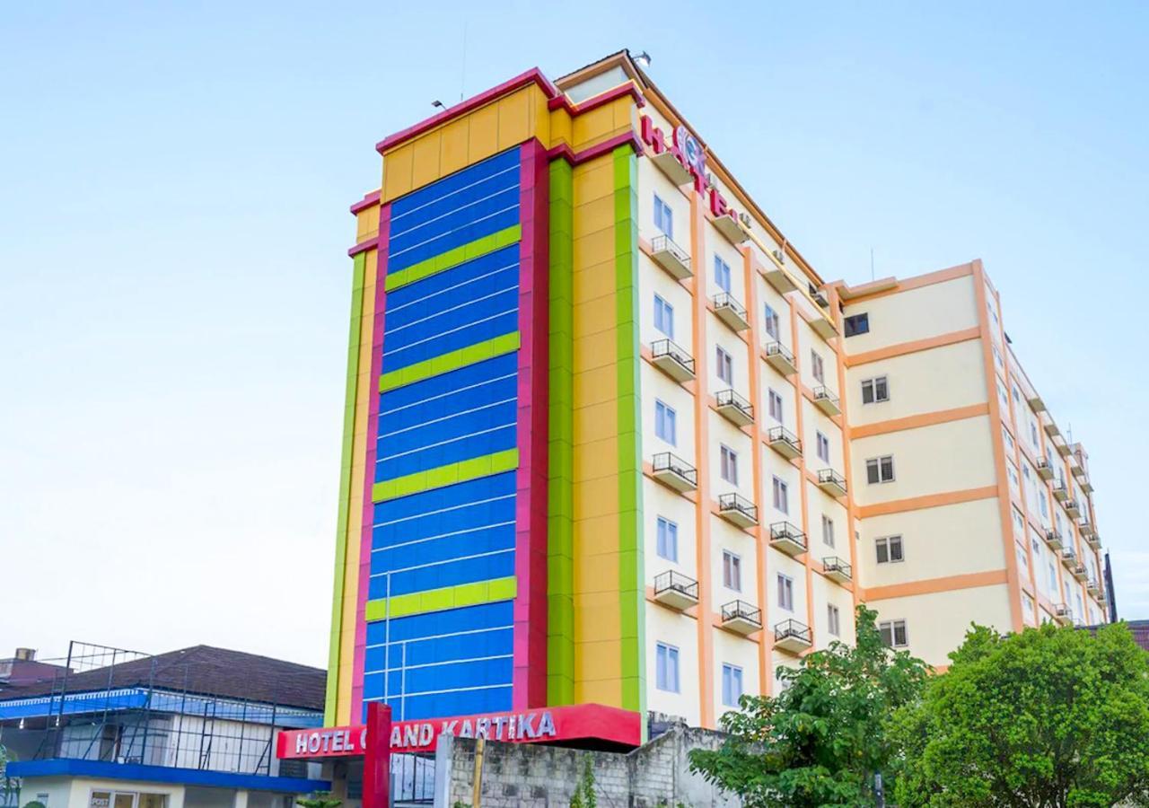 Hotel Grand Kartika Samarinda Exterior photo