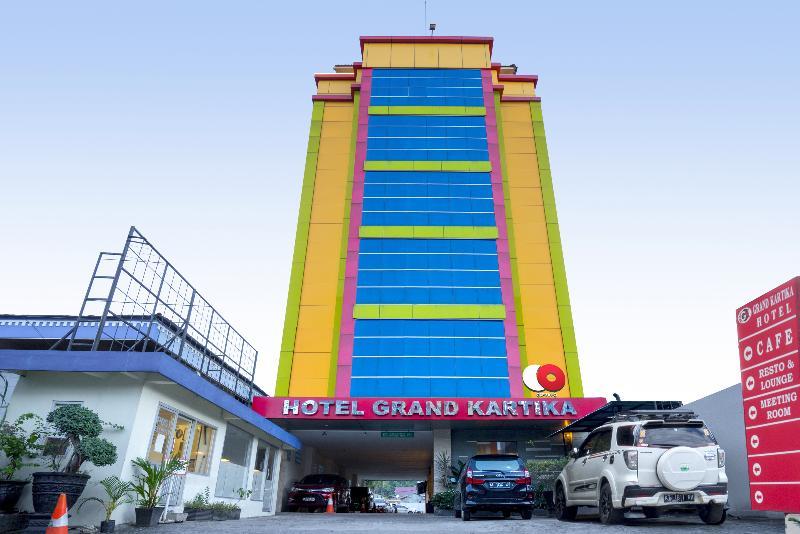 Hotel Grand Kartika Samarinda Exterior photo